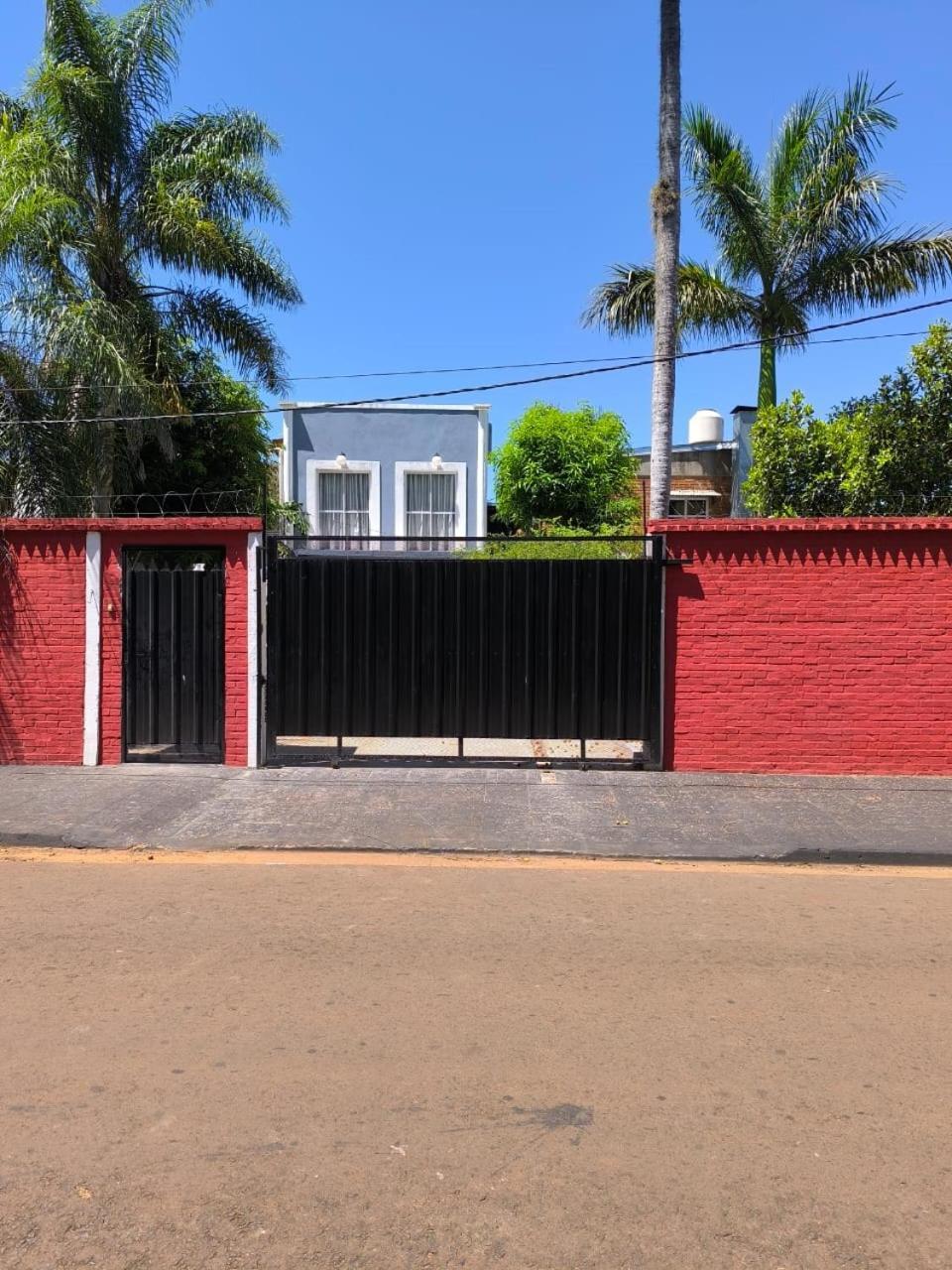La Posada De Dante Puerto Iguazu Bagian luar foto